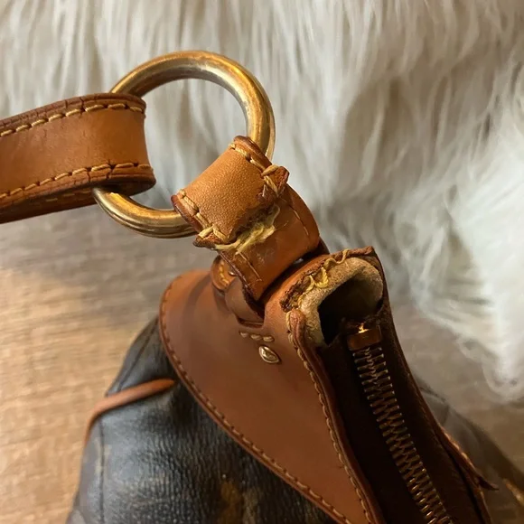 Louis Vuitton Etoile PM Shoulder Bag - Picture 10 of 15